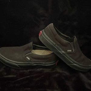 Boys slid on Vans all black size 2y